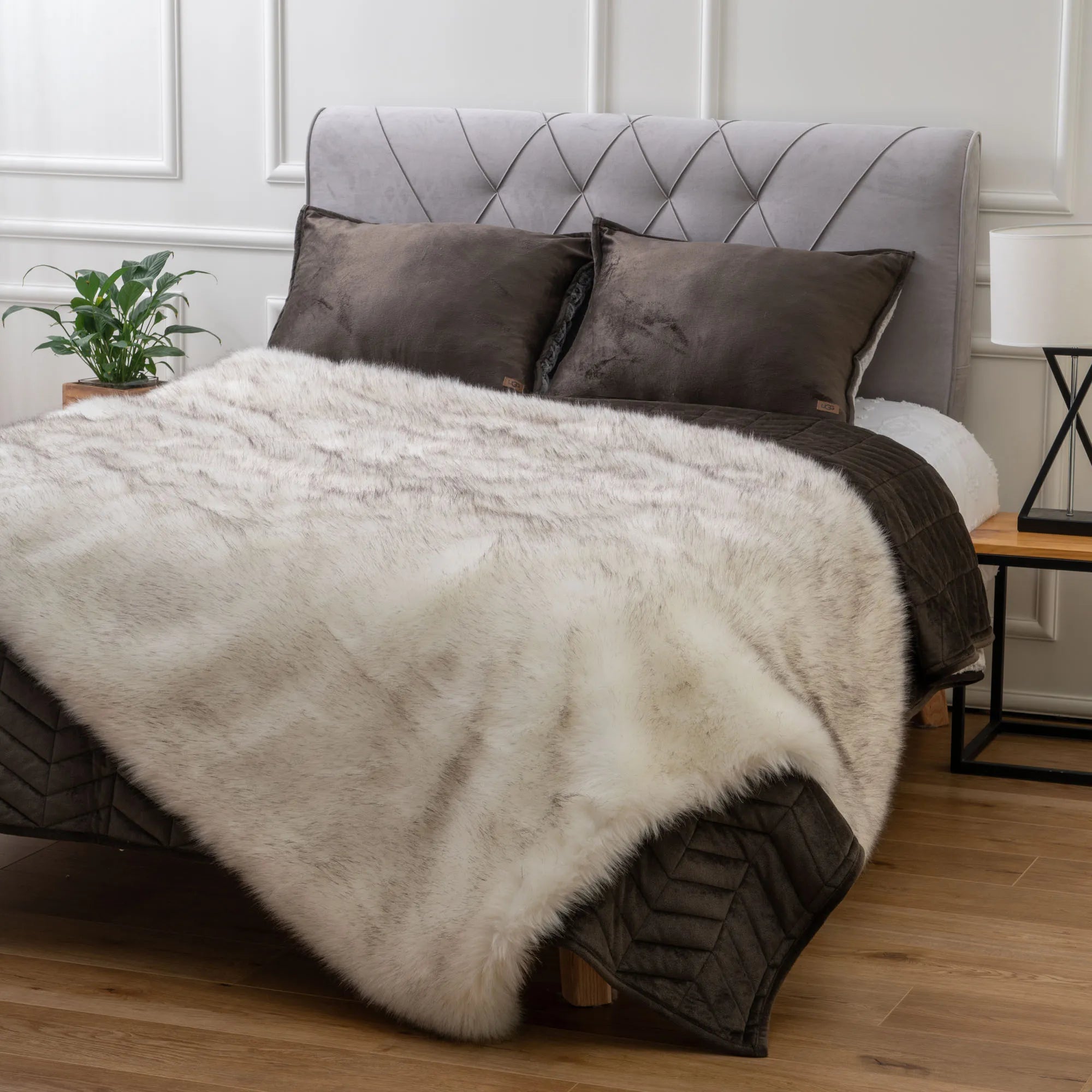 Plaid et Couverture Luxueuse en Fausse Fourrure - Ivoire et Nuances de Gris Couverture chambre, Couvertures, Couvertures adulte, linge de lit, Plaid, Salon