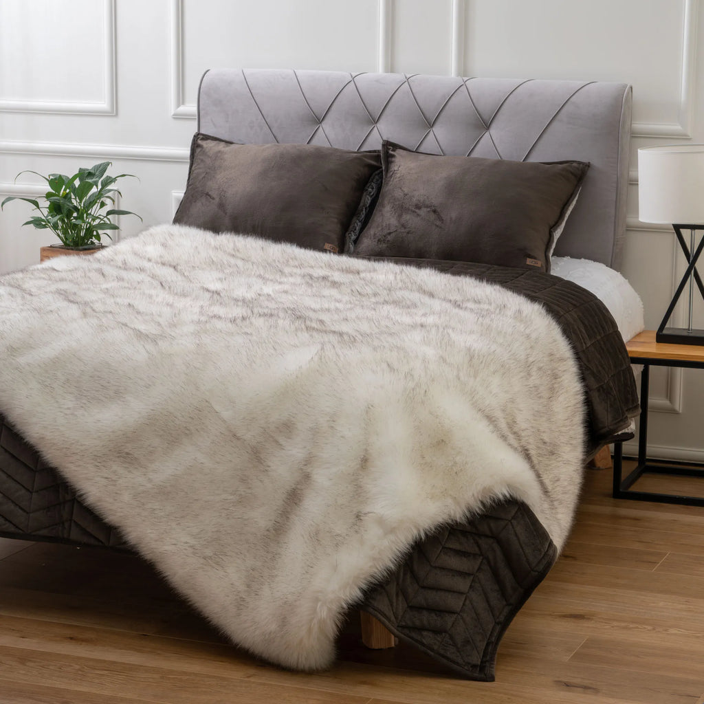 Plaid et Couverture Luxueuse en Fausse Fourrure - Ivoire et Nuances de Gris Couverture chambre, Couvertures, Couvertures adulte, linge de lit, Plaid, Salon