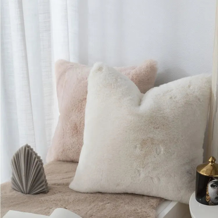 Housse de coussin effet fourrure de lapin